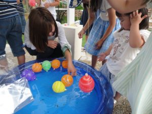 夏祭り　ヨーヨー釣り