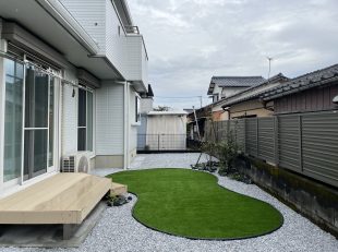 植栽　人工芝　砂利　お庭　ひょうたん　浮島　栗石　デッキ　和モダン