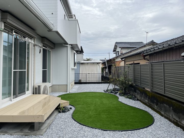 植栽　人工芝　砂利　お庭　ひょうたん　浮島　栗石　デッキ　和モダン