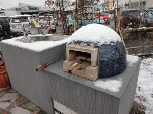 ピザ窯　雪　雪帽子