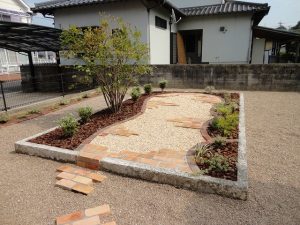 ガーデン工事　施工例　花壇　嘉麻市　レンガ　雑草対策